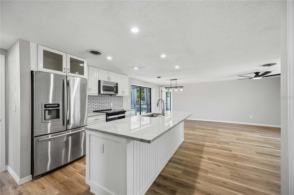 386 Cabana Road Venice, FL 34293 - Photo 12 of 56