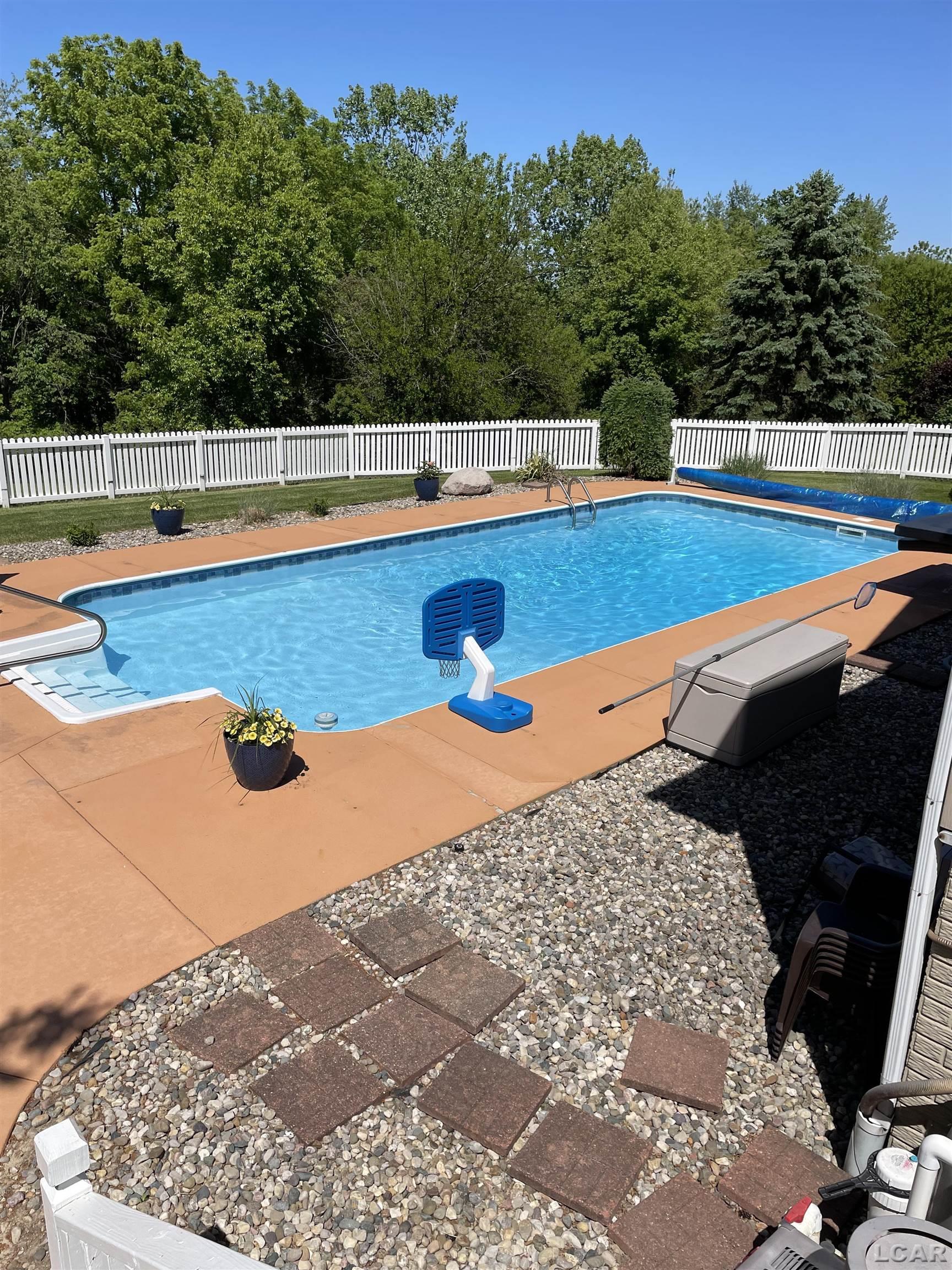 1188 Scott Ridge Drive Adrian, MI 49221 - Photo 5 of 65 50112891-4.JPG