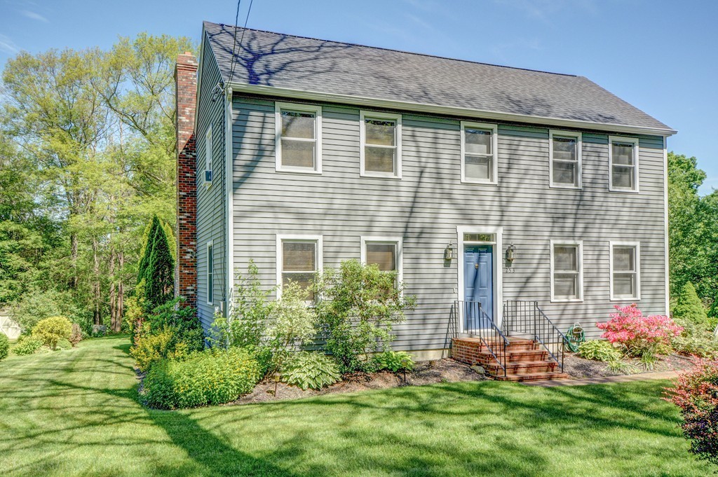 253 New Boston Road Sturbridge, MA 01566 - Photo 1 of 30 a front view of house with yard