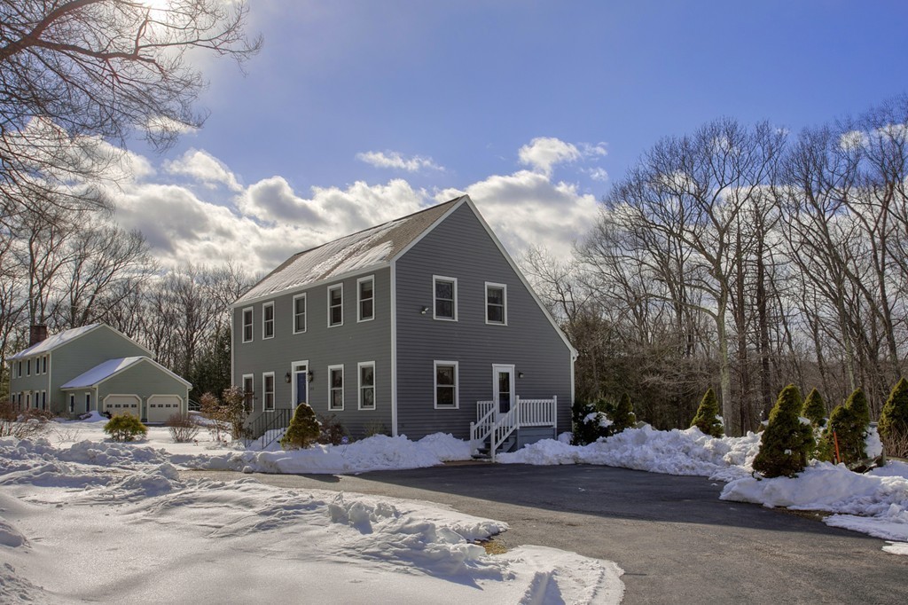 253 New Boston Road Sturbridge, MA 01566 - Photo 29 of 30 a front view of a house with a yard