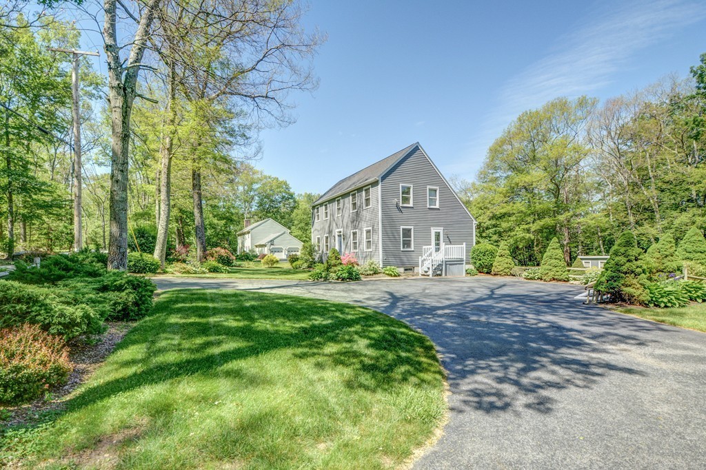 253 New Boston Road Sturbridge, MA 01566 - Photo 30 of 30 a front view of a house with garden