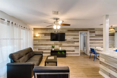 $4,950 | 3039 Grant Street, Unit 3039, Hollywood, FL 33021