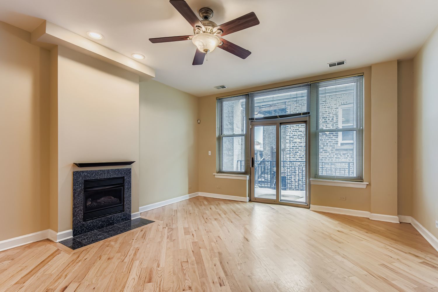 3113 West Lawrence Avenue, Unit D302 Chicago, IL 60625 - Photo 4 of 17