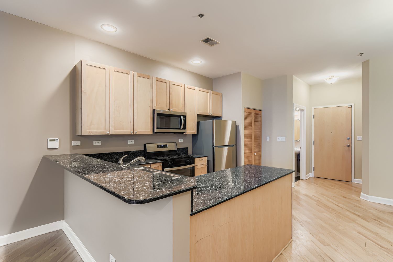 3113 West Lawrence Avenue, Unit D302 Chicago, IL 60625 - Photo 7 of 17