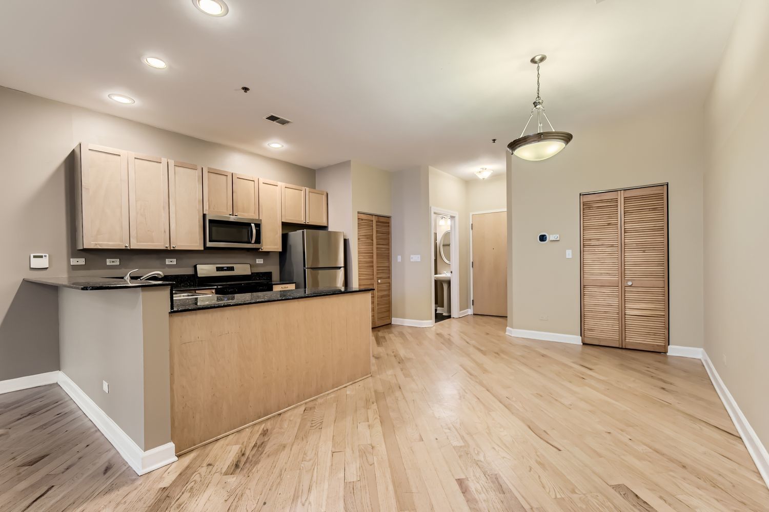 3113 West Lawrence Avenue, Unit D302 Chicago, IL 60625 - Photo 9 of 17