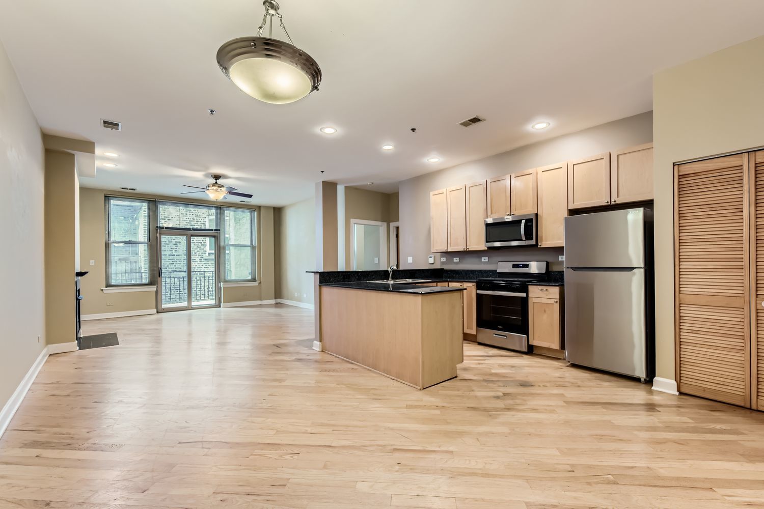 3113 West Lawrence Avenue, Unit D302 Chicago, IL 60625 - Photo 10 of 17