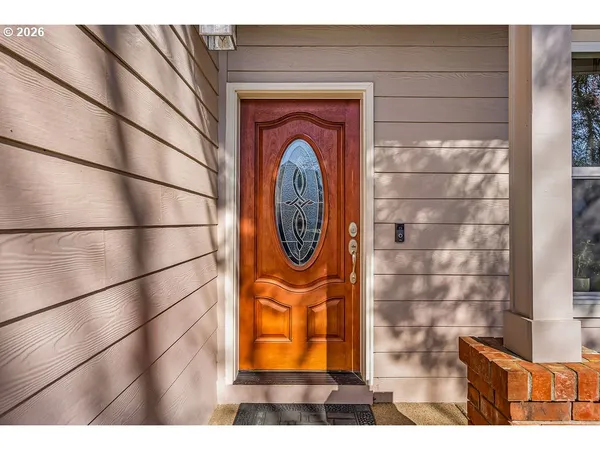 $575,000 | 1224 Southeast 16th Avenue, Canby, OR 97013