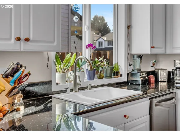 $575,000 | 1224 Southeast 16th Avenue, Canby, OR 97013