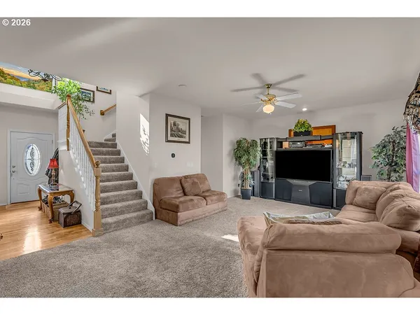 $575,000 | 1224 Southeast 16th Avenue, Canby, OR 97013