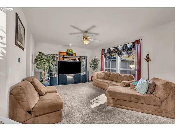 $575,000 | 1224 Southeast 16th Avenue, Canby, OR 97013