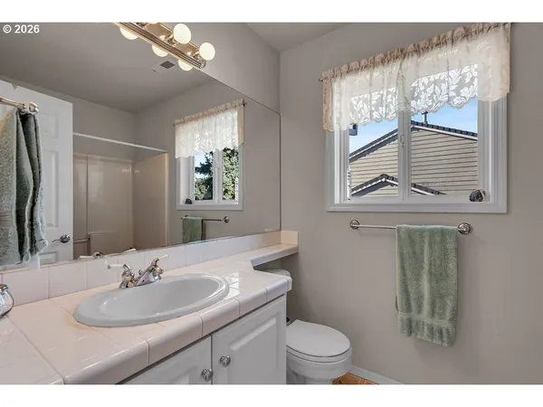 $575,000 | 1224 Southeast 16th Avenue, Canby, OR 97013