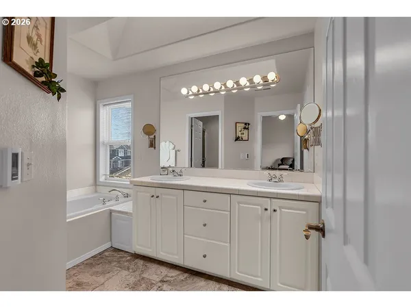 $575,000 | 1224 Southeast 16th Avenue, Canby, OR 97013