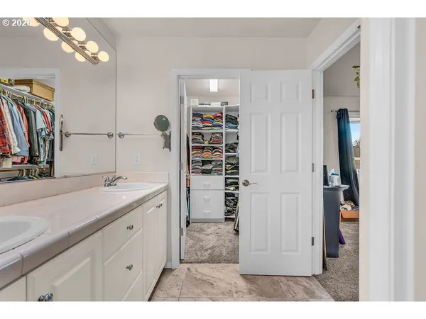 $575,000 | 1224 Southeast 16th Avenue, Canby, OR 97013