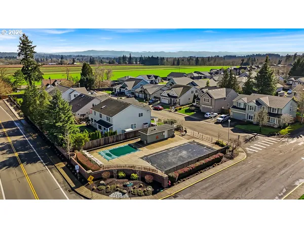 $575,000 | 1224 Southeast 16th Avenue, Canby, OR 97013