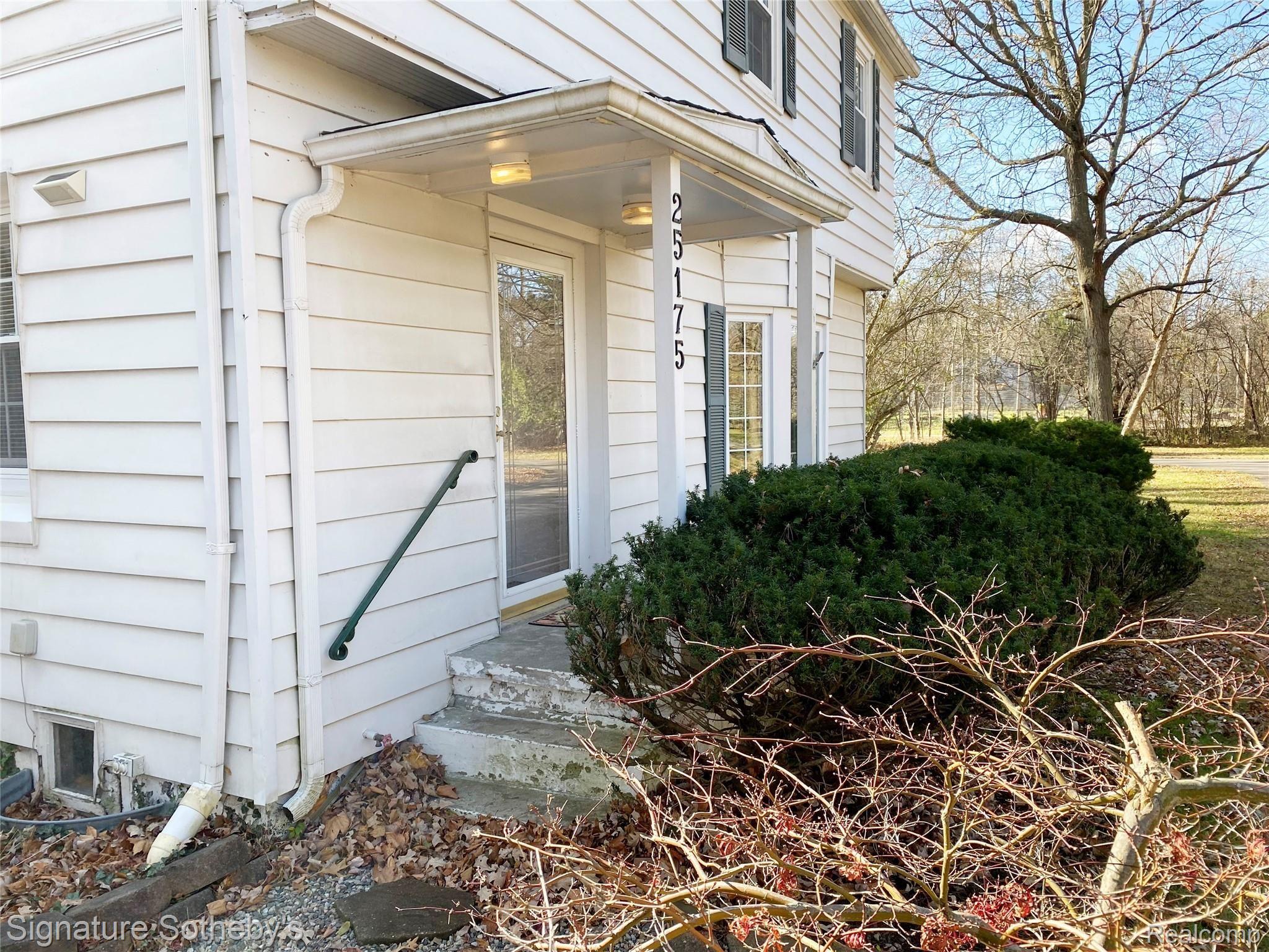 25175 Farmbrook Road Southfield, MI 48034 - Photo 7 of 32 07.jpg