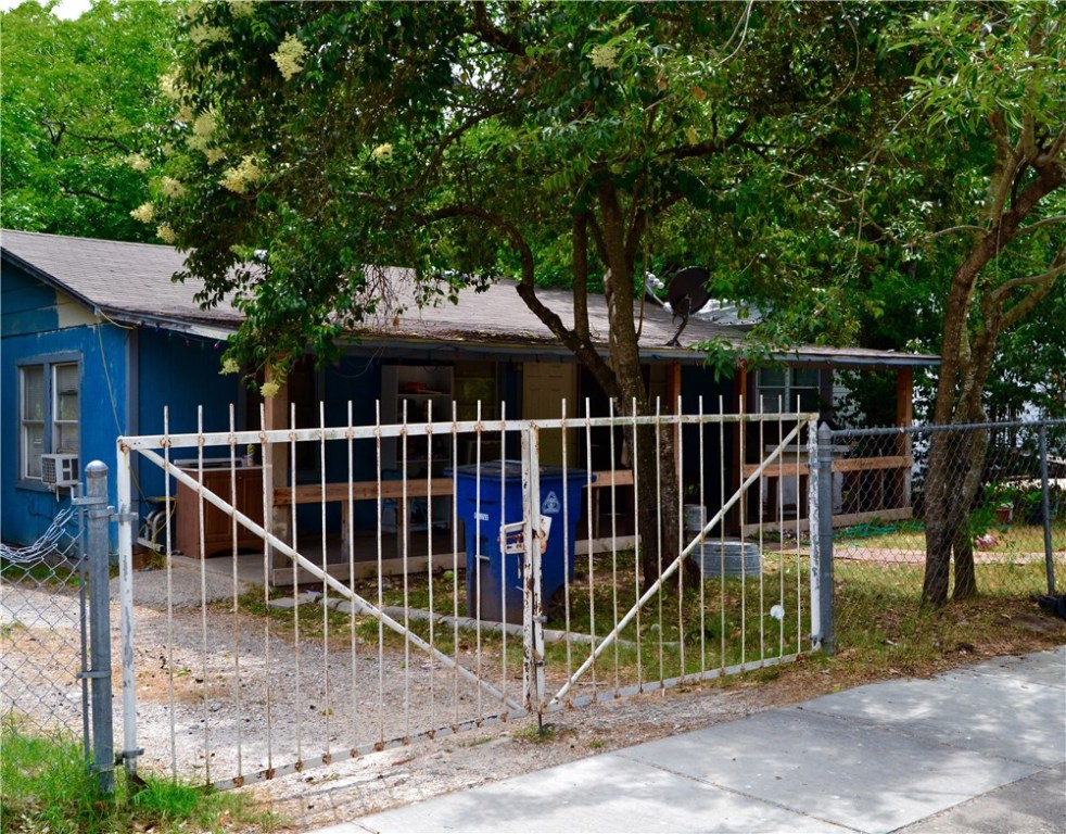 4901 Ledesma Road Austin, TX 78721 - Photo 1 of 1