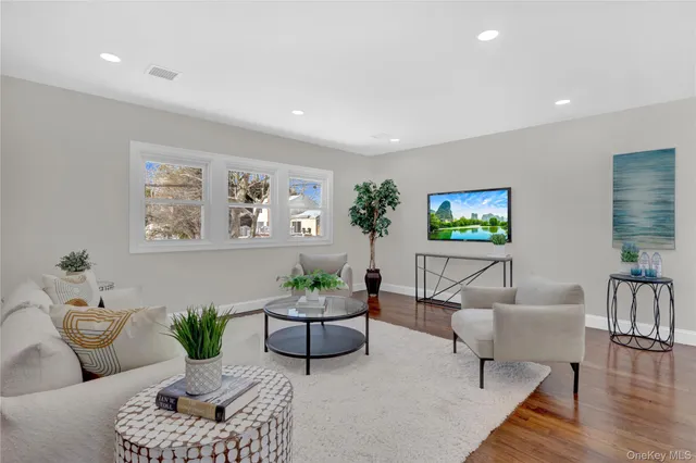 $999,000 | 3 Jayne Avenue, Melville, NY 11747