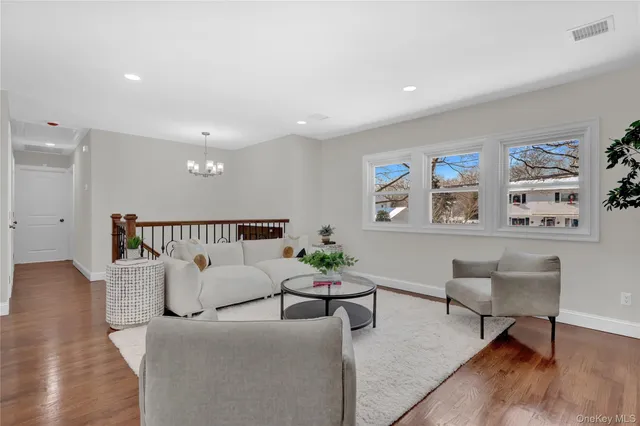 $999,000 | 3 Jayne Avenue, Melville, NY 11747