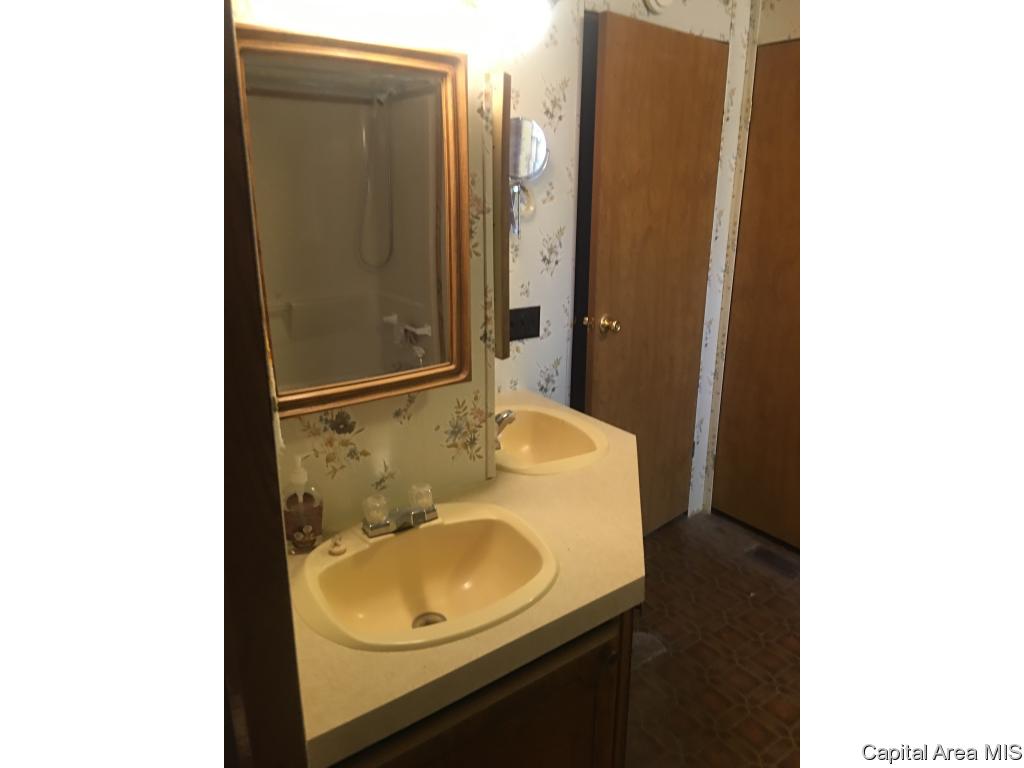 300 Forrest Avenue Springfield, IL 62702 - Photo 15 of 19