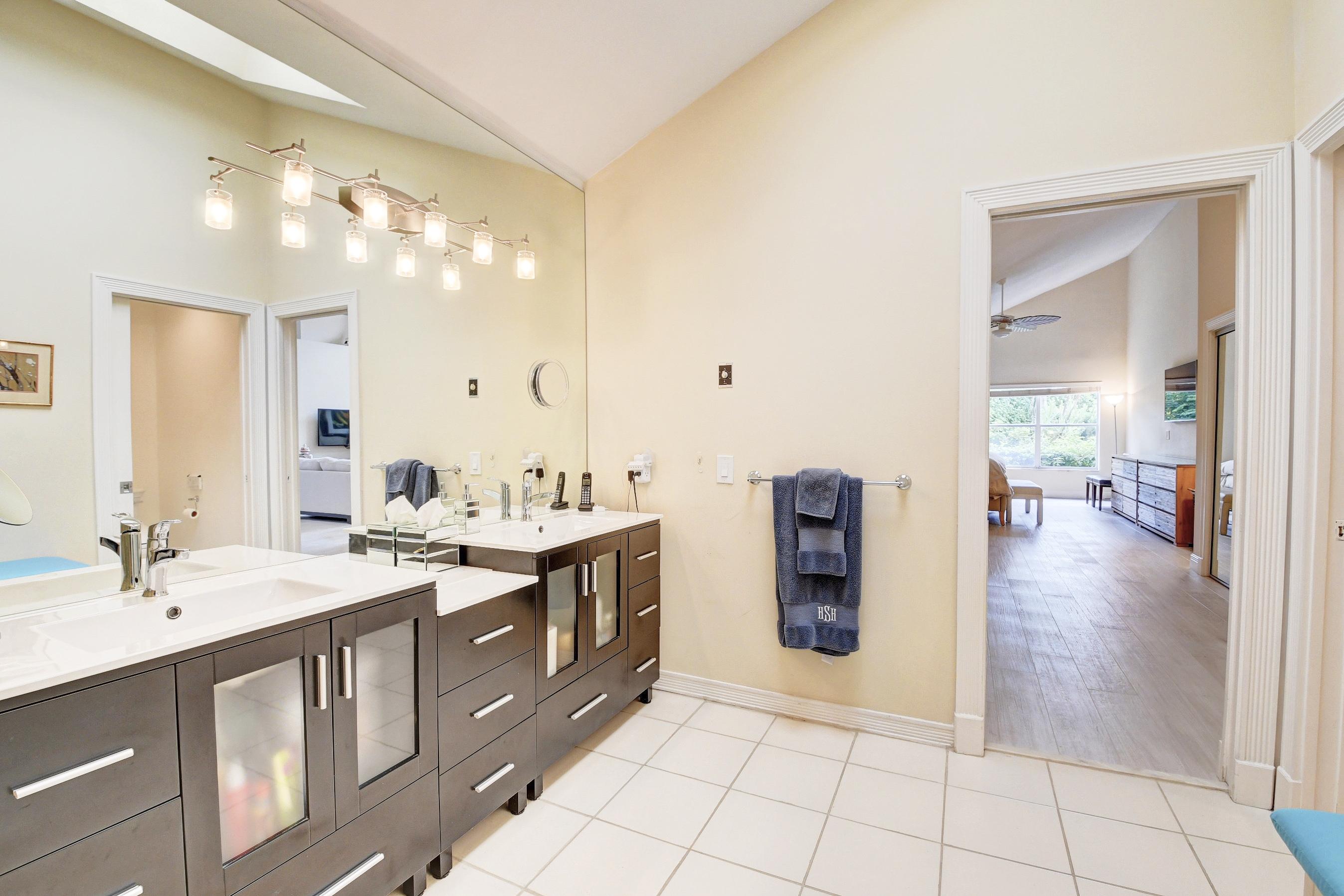 17281 Huntington Park Way Boca Raton, FL 33496 - Photo 22 of 34 Master Bathroom