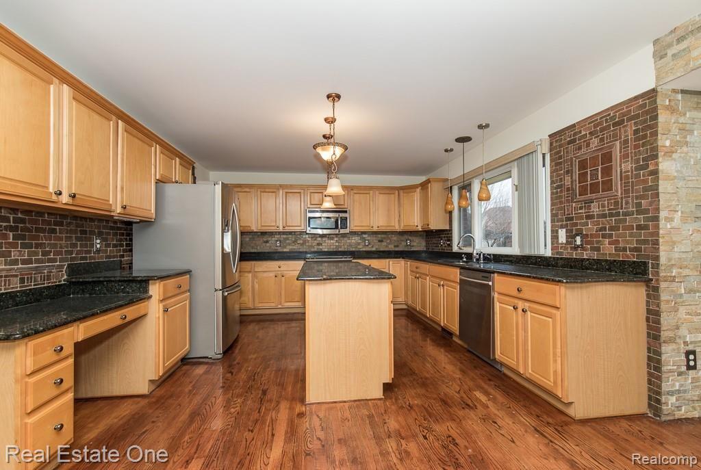 1420 Tulberry Circle Rochester, MI 48306 - Photo 11 of 32 Tulberry MLS-W017.jpg