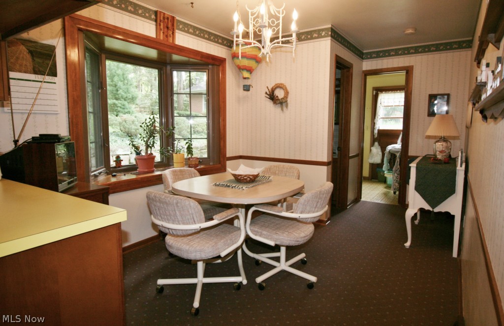 181 Southview Road Canfield, OH 44406 - Photo 14 of 21 Second photo of just the eat-in area. Note the newer Bay Window!