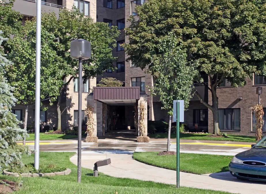 6120 Middlebelt Road Garden City, MI 48135 - Photo 2 of 7 a view of a house with a yard and palm trees