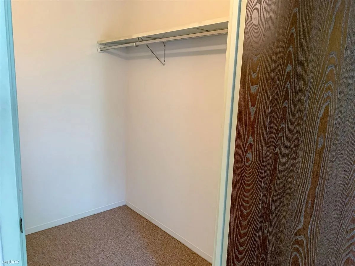 6120 Middlebelt Road Garden City, MI 48135 - Photo 4 of 7 a view of a small space