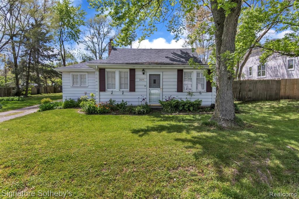 2694 Hessel Avenue Rochester Hills, MI 48307 - Photo 5 of 15