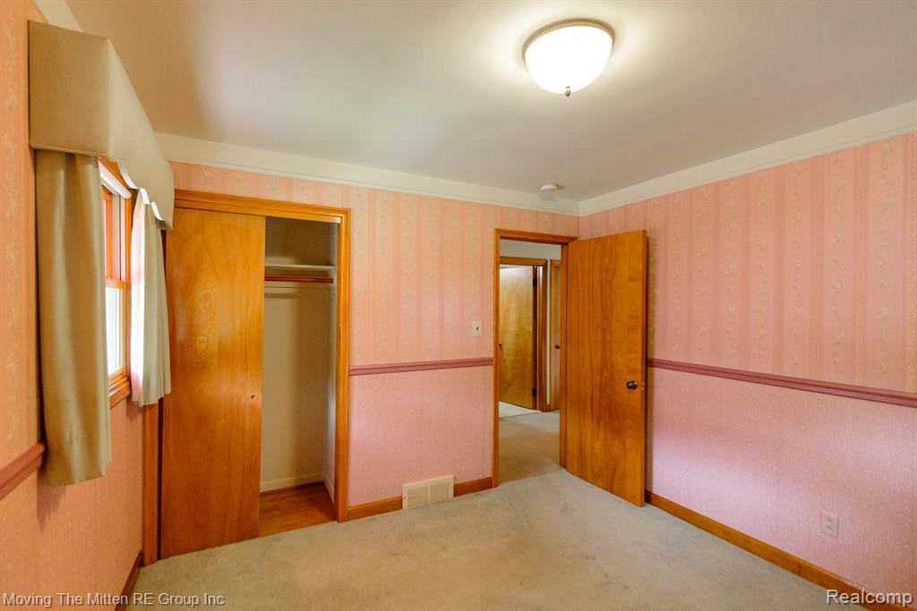 9668 Farmington Road Livonia, MI 48150 - Photo 17 of 39 Gallery Image 17