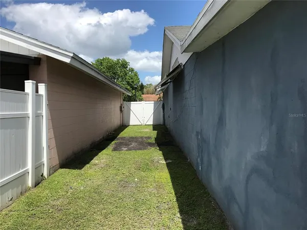 $2,800 | 11059 Springridge Drive, Tampa, FL 33624