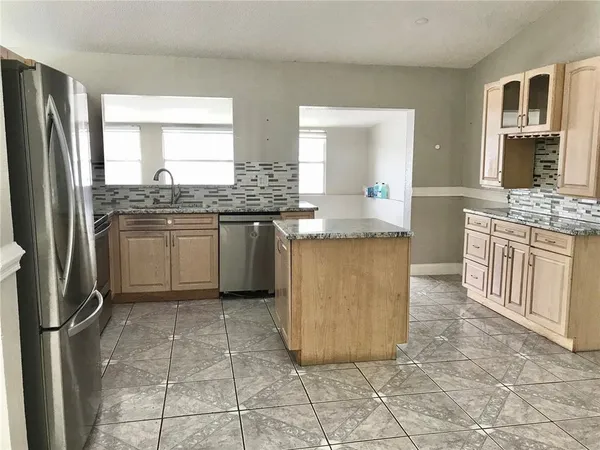 $2,800 | 11059 Springridge Drive, Tampa, FL 33624