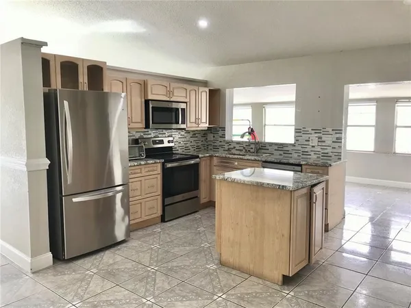 $2,800 | 11059 Springridge Drive, Tampa, FL 33624