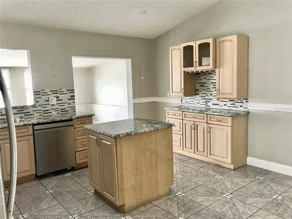 $2,800 | 11059 Springridge Drive, Tampa, FL 33624