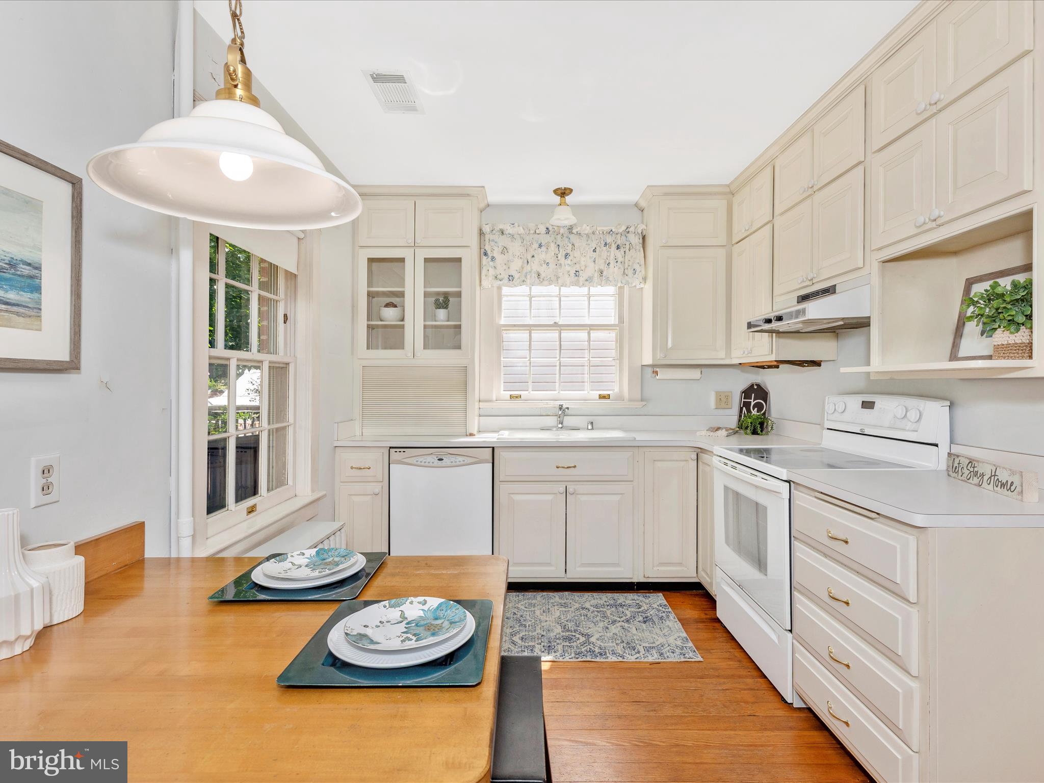 640 Wilson Place Frederick, MD 21702 - Photo 12 of 43 a open kitchen with stainless steel appliances kitchen island granite countertop a sink and cabinets