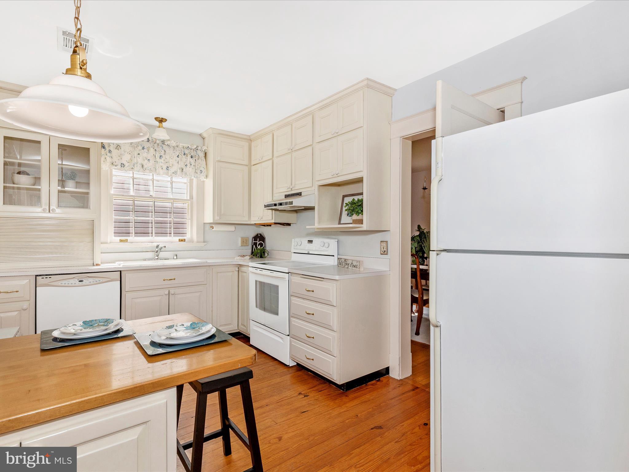 640 Wilson Place Frederick, MD 21702 - Photo 13 of 43 a kitchen with a refrigerator a stove a sink and a stove