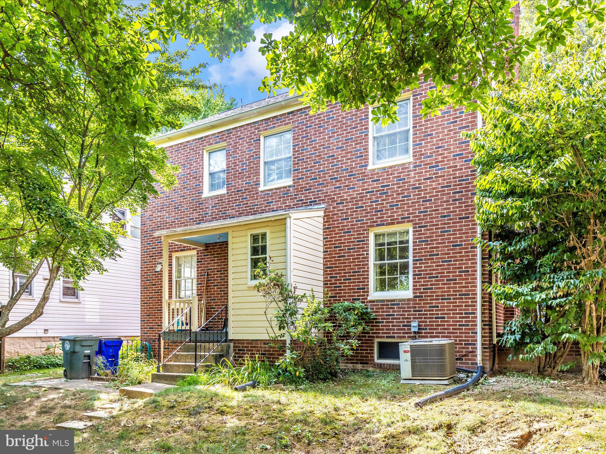 640 Wilson Place Frederick, MD 21702 - Photo 40 of 43 a front view of a house with garden