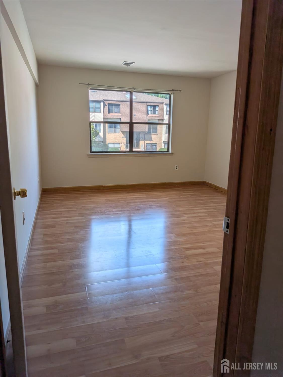 1714 Raspberry Court Edison, NJ 08817 - Photo 6 of 15
