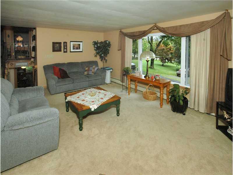 985 Hulton Road Penn Hills, PA 15147 - Photo 9 of 19 Living Room.