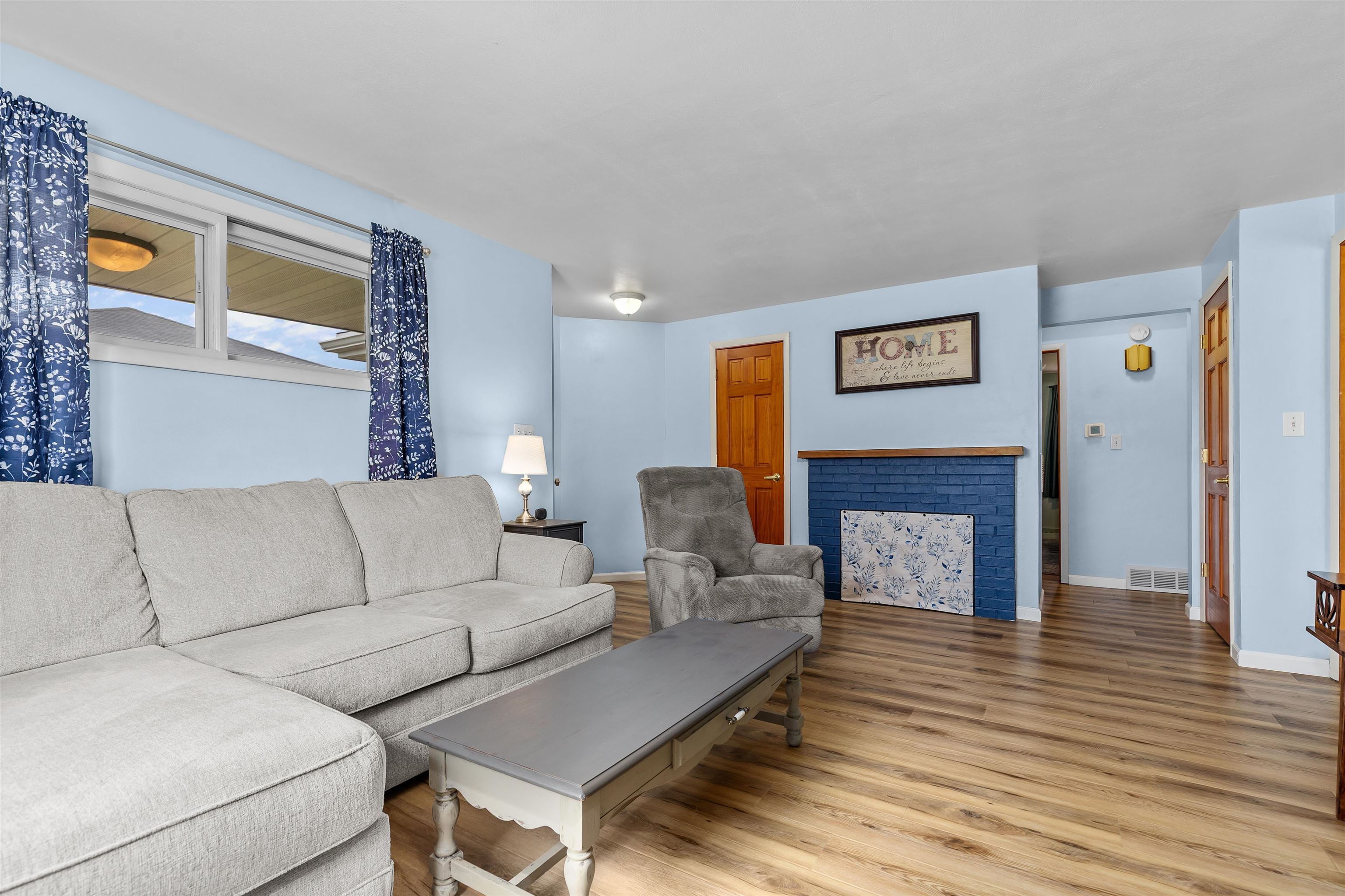 1911 South Carpenter Street Appleton, WI 54915 - Photo 4 of 32
