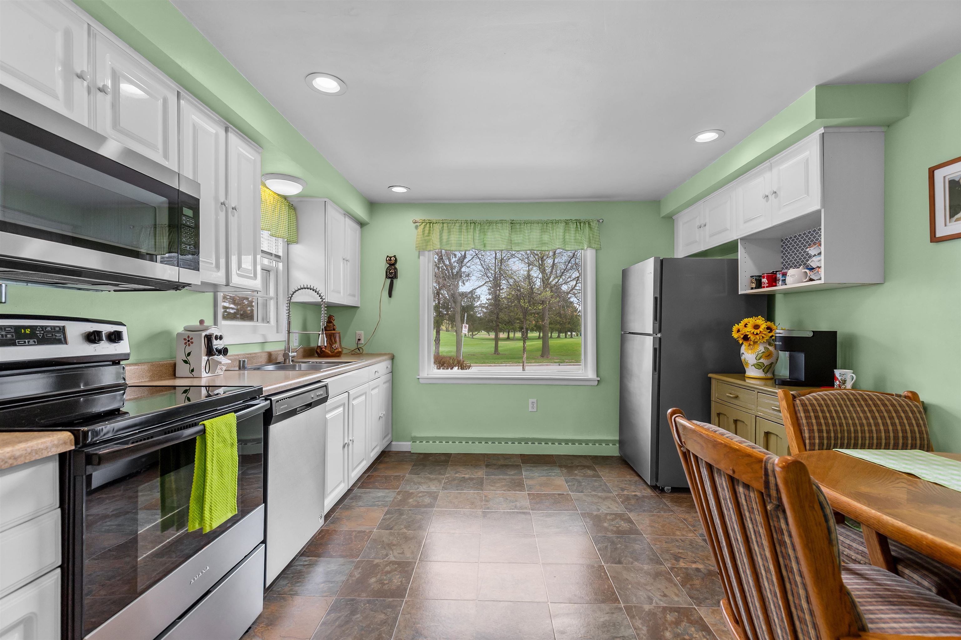 1911 South Carpenter Street Appleton, WI 54915 - Photo 7 of 32
