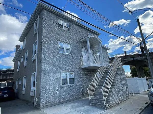 $2,300 | 308 Beach 86th Street, Unit 2 | Hammels