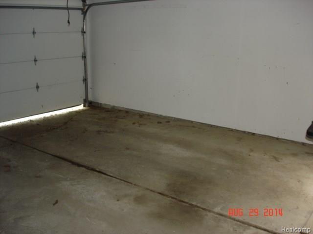 20490 Coachwood Road Riverview, MI 48193 - Photo 12 of 17 016.jpg