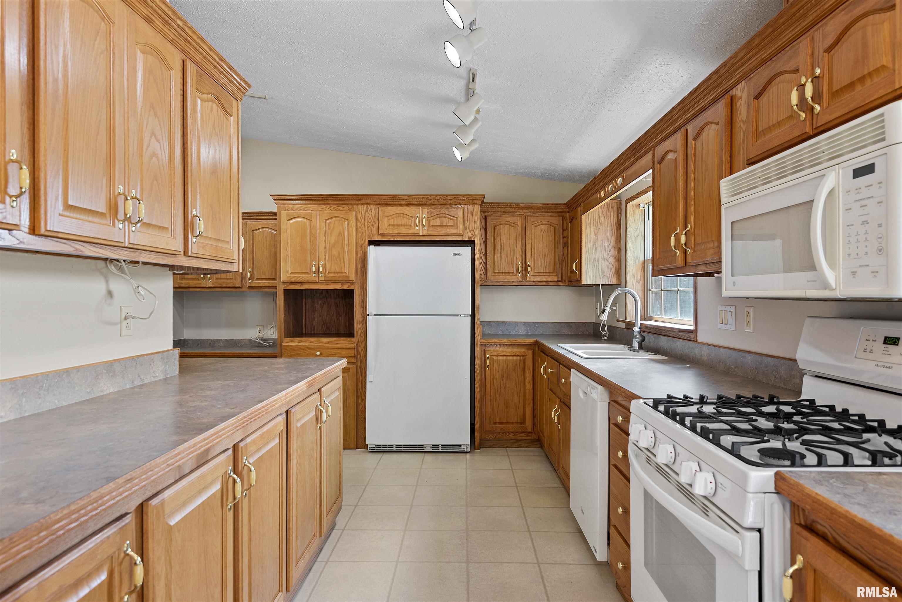 2800 Vía Rosso Springfield, IL 62703 - Photo 14 of 37