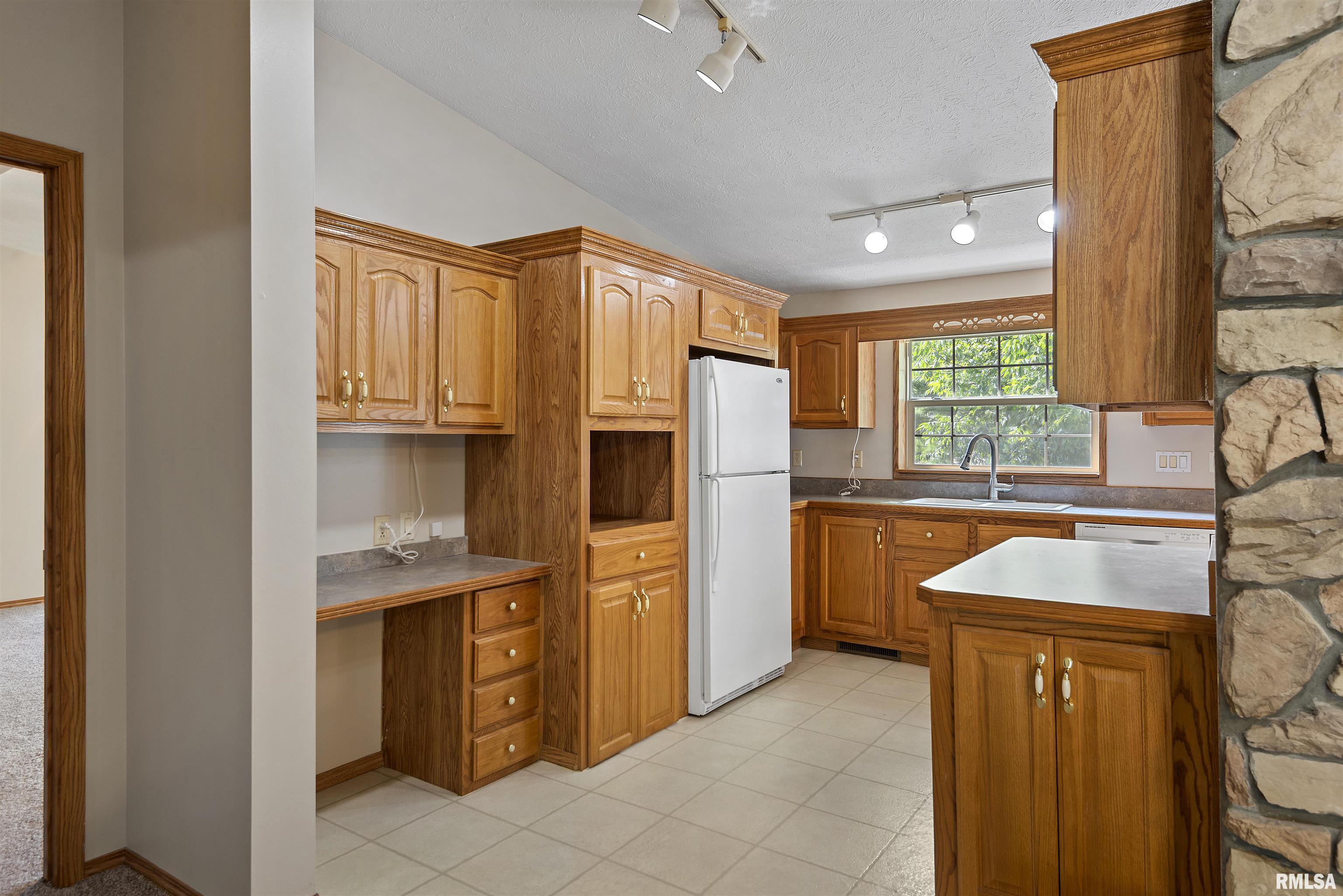 2800 Vía Rosso Springfield, IL 62703 - Photo 17 of 37