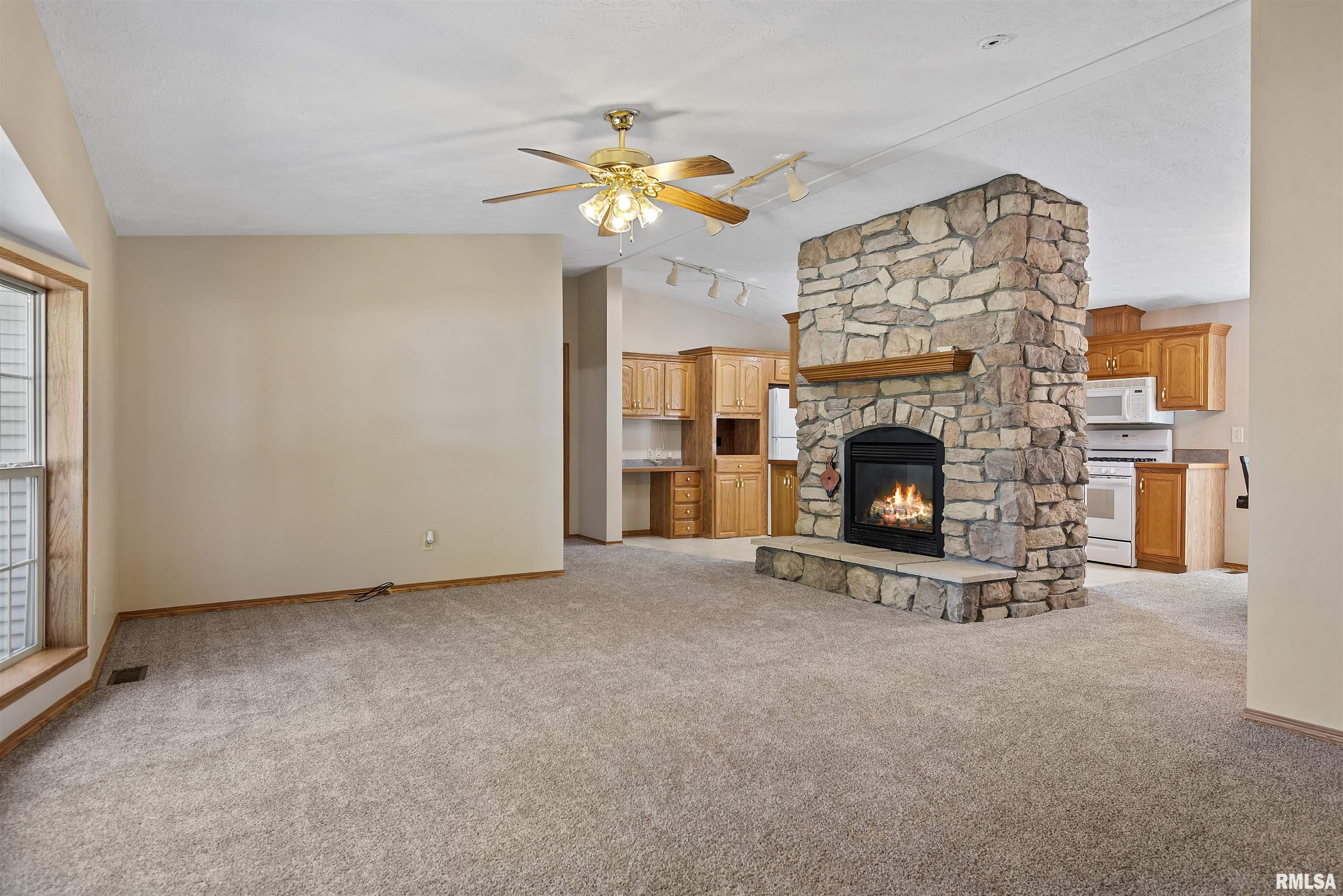 2800 Vía Rosso Springfield, IL 62703 - Photo 4 of 37