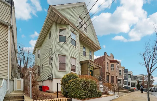 $2,500 | 21-23 48th Street, Unit 2, Weehawken, NJ 07086