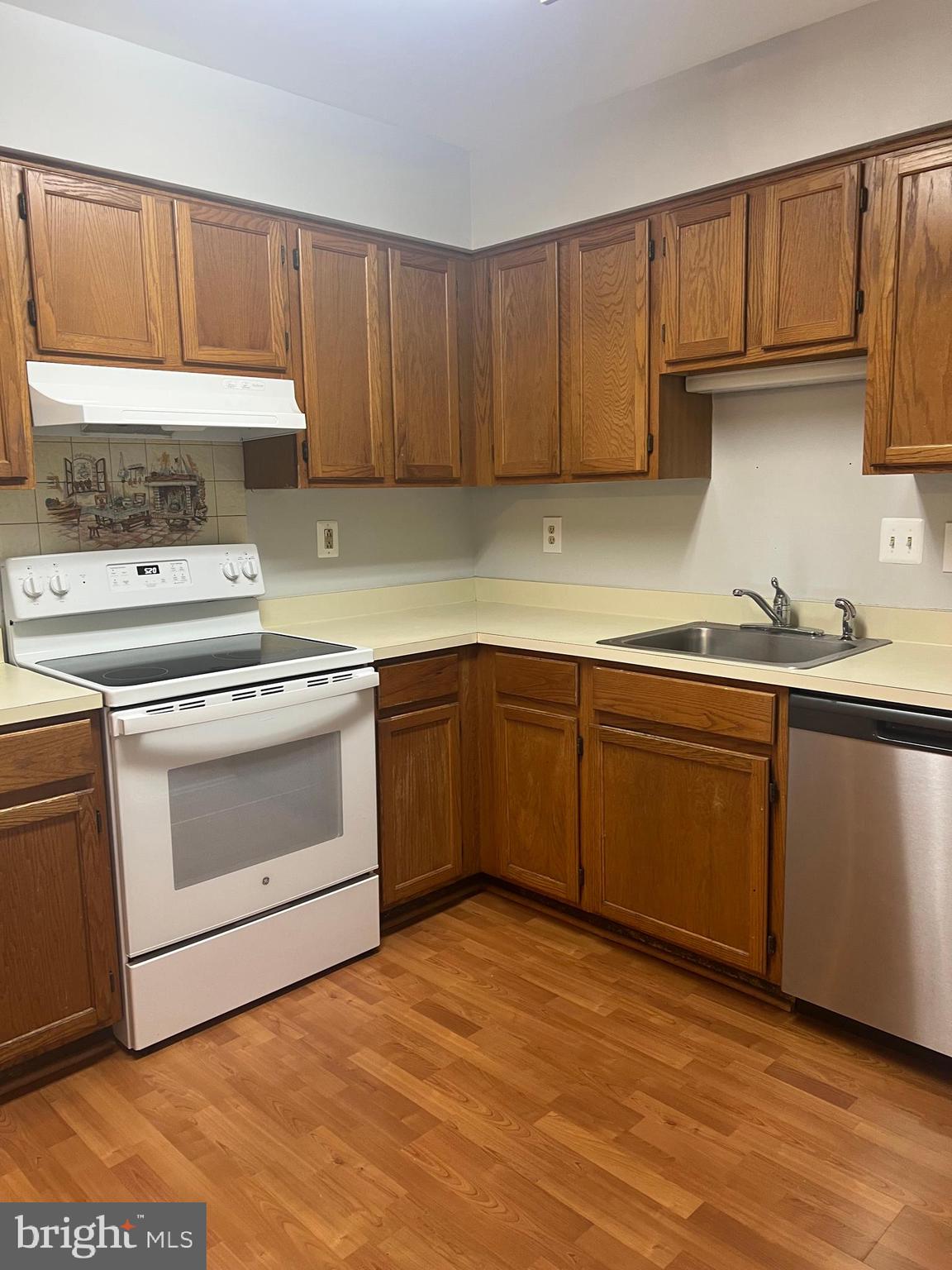 19086 Highstream Drive, Unit 766 Germantown, MD 20874 - Photo 6 of 21 a kitchen with a sink stove and cabinets