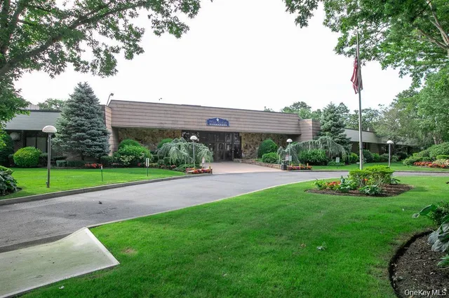 $449,000 | 586 Blue Ridge Drive, Medford, NY 11763