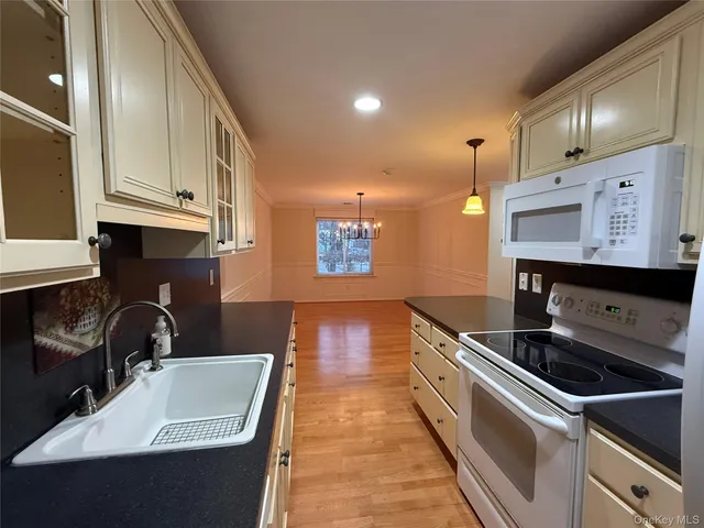 $449,000 | 586 Blue Ridge Drive, Medford, NY 11763